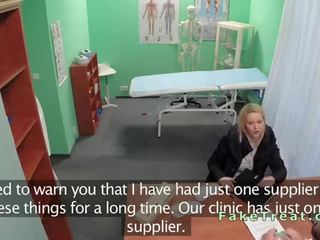 Doktor fucks blondinka sales woman in an ofis