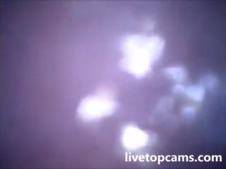 Flicka cums filmat från inuti en vaginaen vid livetopcams pt1