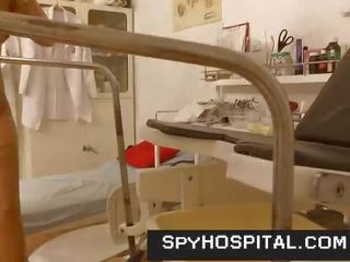 Heet benen hoog hakken tiener went naar gynecologist verborgen camera video-